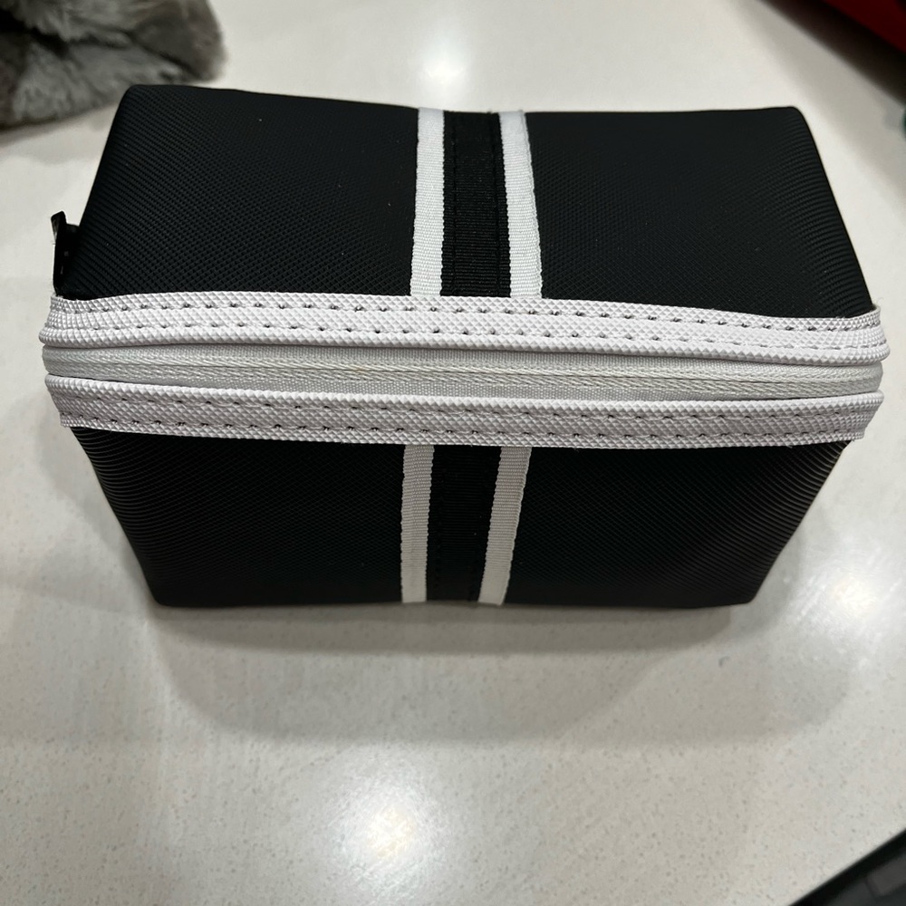 Saks 5th Avenue toiletry/cosmetic bag